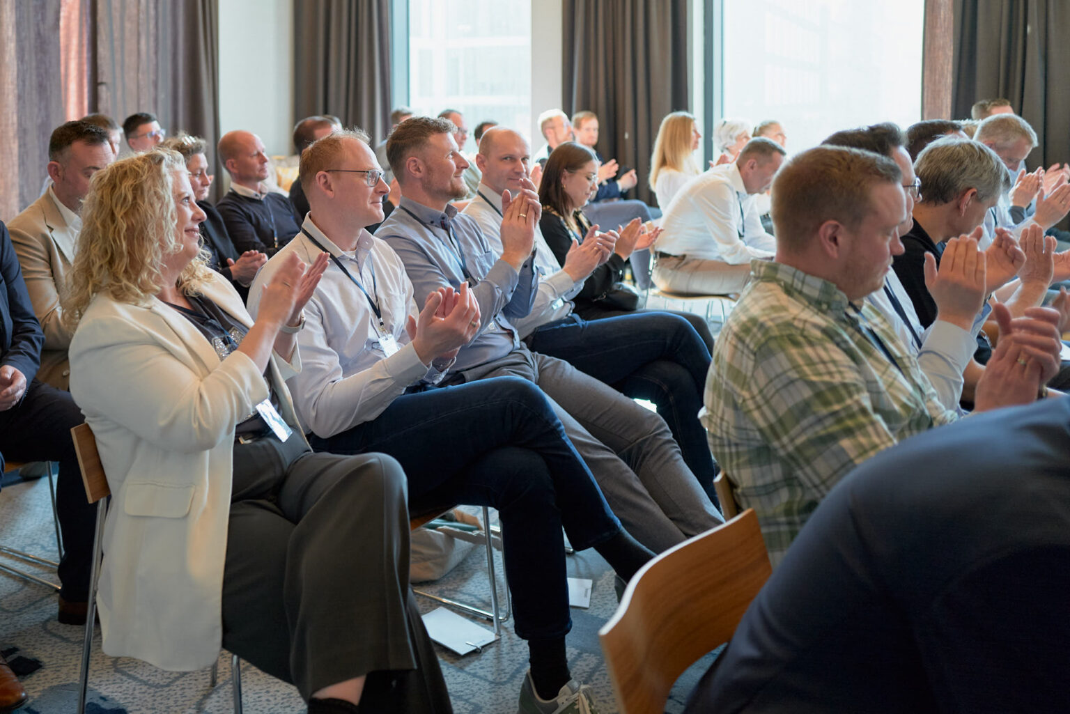 Klatschendes Publikum auf dem Workshop-Control-Connect Event